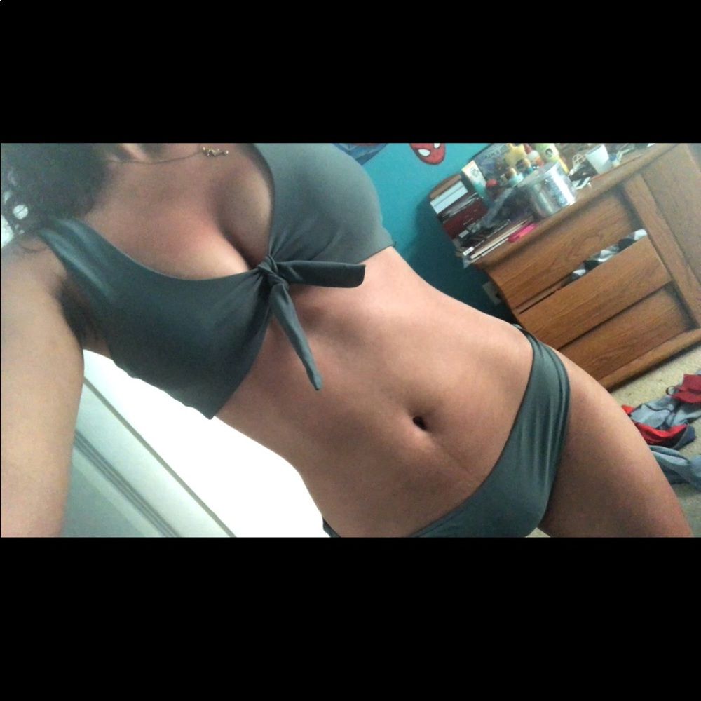 Front tie forest green bikini - Picture 7 of 8